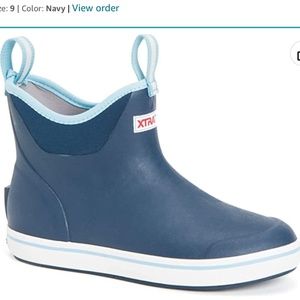 Xtratuf Women's 6 Inch Ankle Deck Boot Navy Size 9